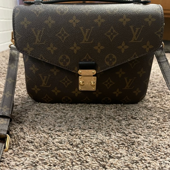 Louis Vuitton Pochette Metis World Tour Edition - Picture 4 of 10